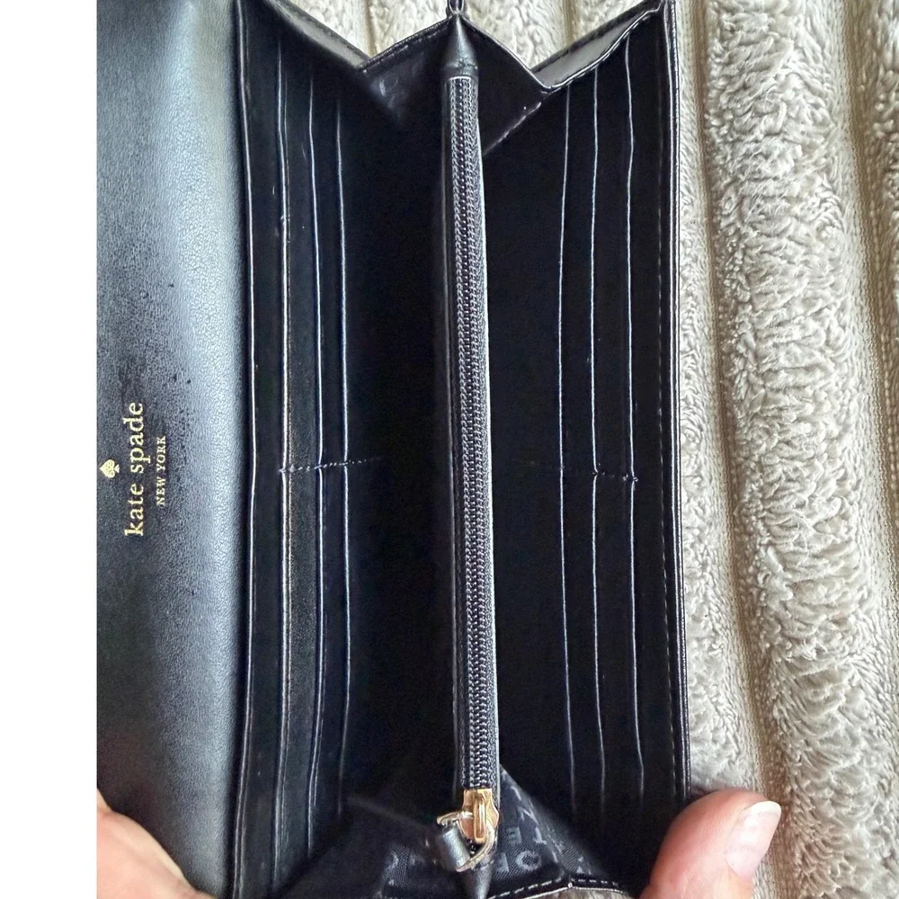Kate Spade Black Scalloped Leather Continental Wallet Snap Closure Gold Logo